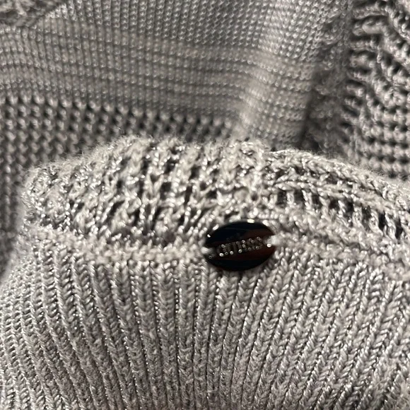 Guess Grey/silver knit v neck sweater size XS - Picture 4 of 6